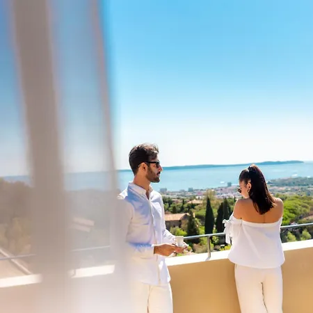 Eden Rose Grand Bw Premier Collection