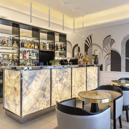 Eden Rose Grand Bw Premier Collection