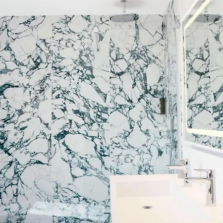 Hotel Eden Rose Grand Bw Premier Collection