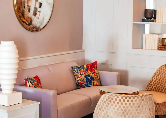 Eden Rose Grand Bw Premier Collection