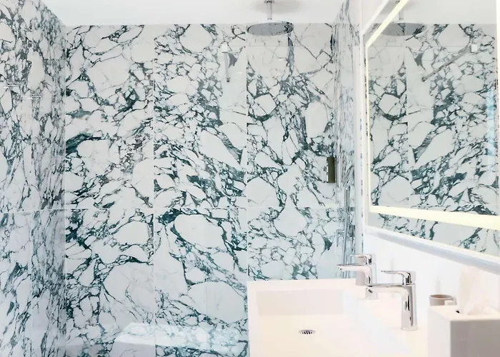 Hotel Eden Rose Grand Bw Premier Collection